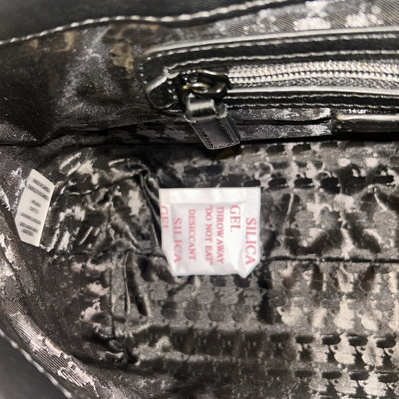 🎊HOST PICK🎉Stylish Karl Lagerfeld Paris Bag - Picture 14 of 17